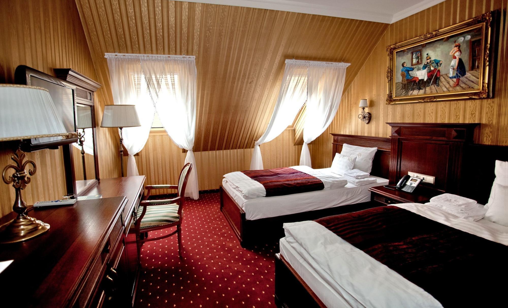 Hotel Obester Debrecen Bagian luar foto