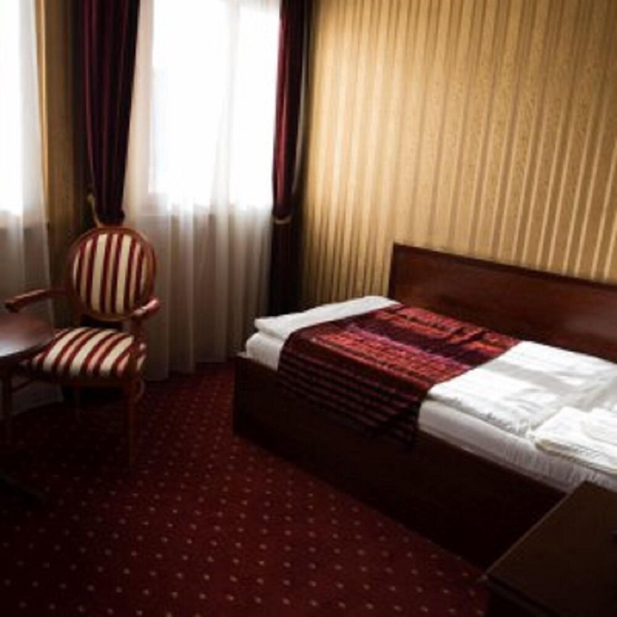 Hotel Obester Debrecen Bagian luar foto