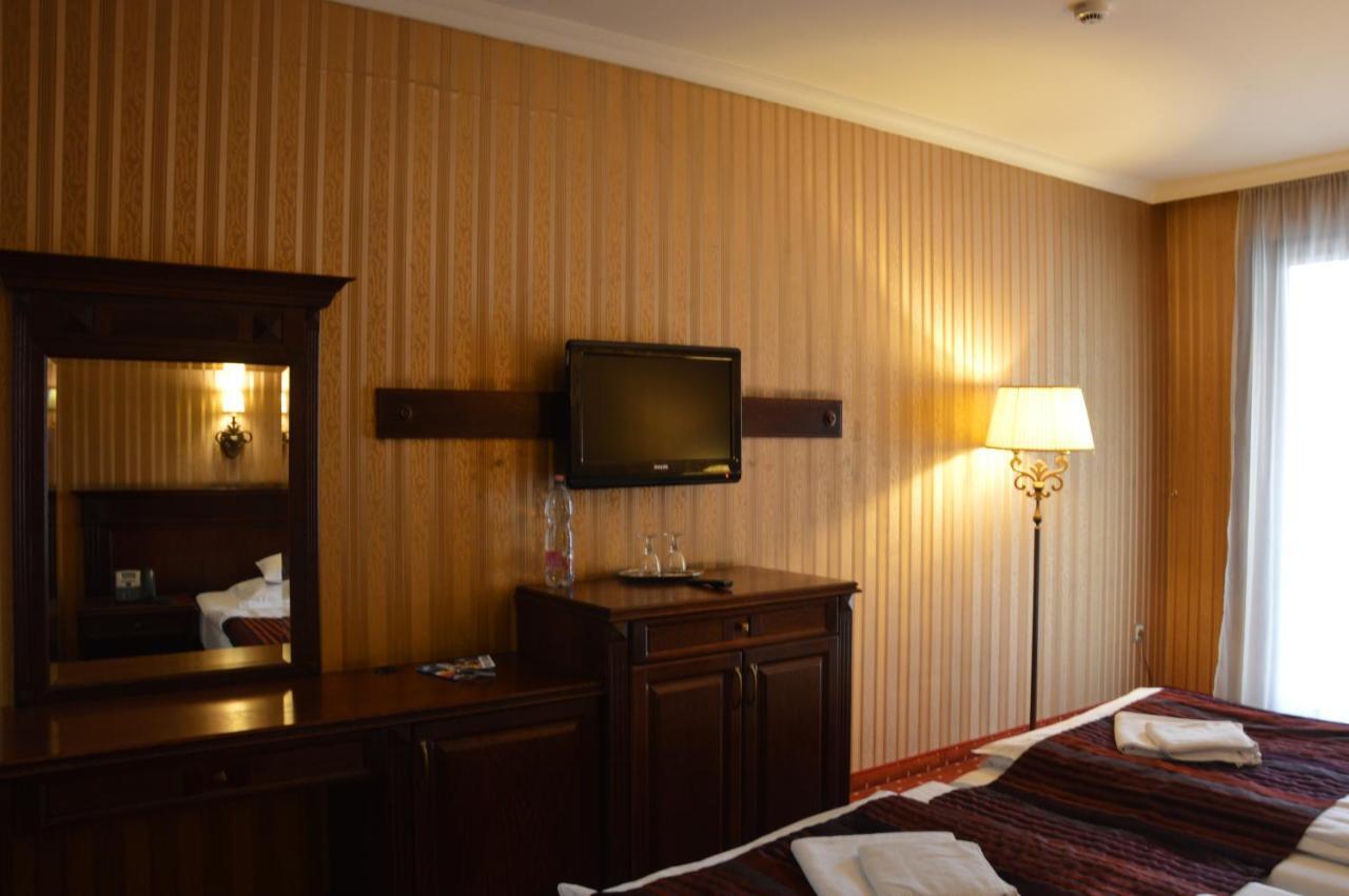 Hotel Obester Debrecen Bagian luar foto