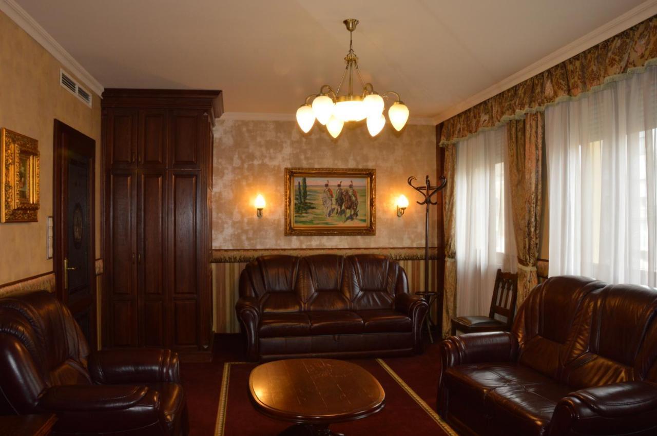 Hotel Obester Debrecen Bagian luar foto