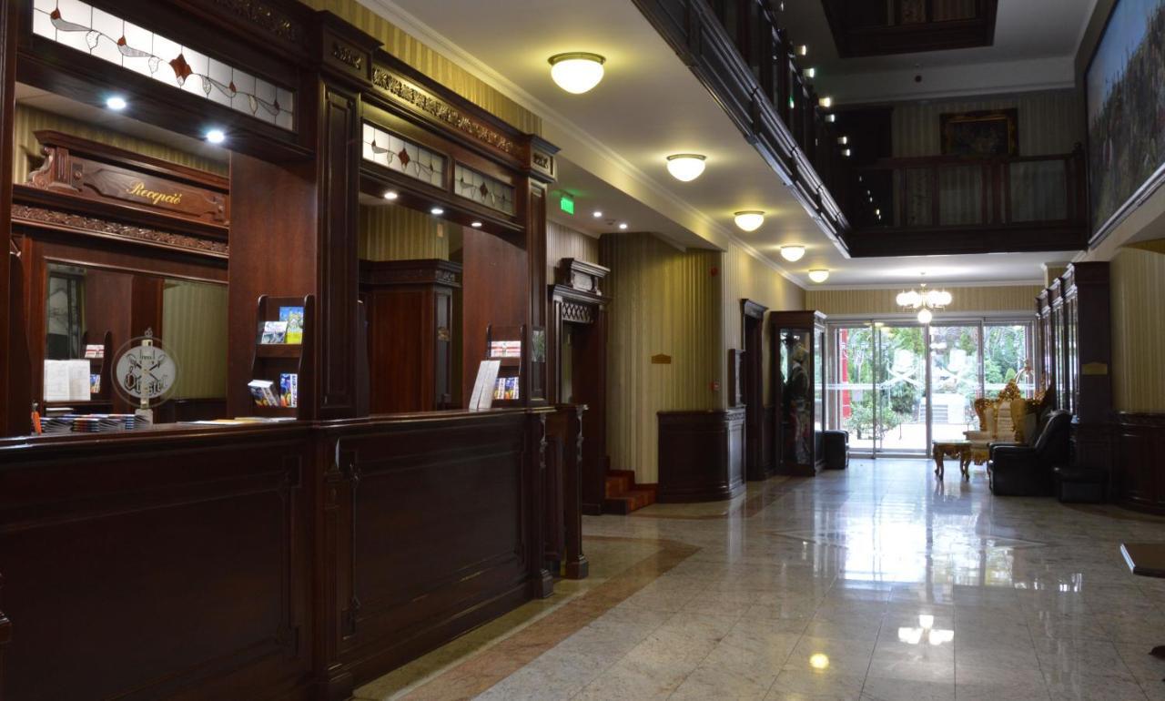 Hotel Obester Debrecen Bagian luar foto